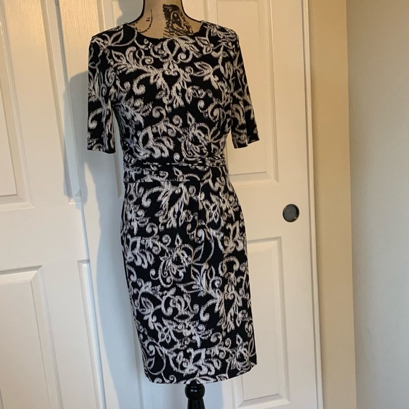 JNY black & white mid sleeve sheath dress. In new like condition. Stylish girl! - Picture 2 of 9